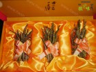 将铁皮石斛鲜品制成干品（铁皮枫斗）或其他剂型，其实是为了运输和保存的方便。医疗事业中，中医在用铁皮石斛时，常要求以铁皮石斛鲜品入药，以便完好的保留铁皮石斛中的石斛多糖及一些生物活性物质，